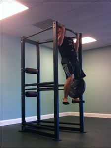 Drew Baye performing weighted chin ups on the UXS